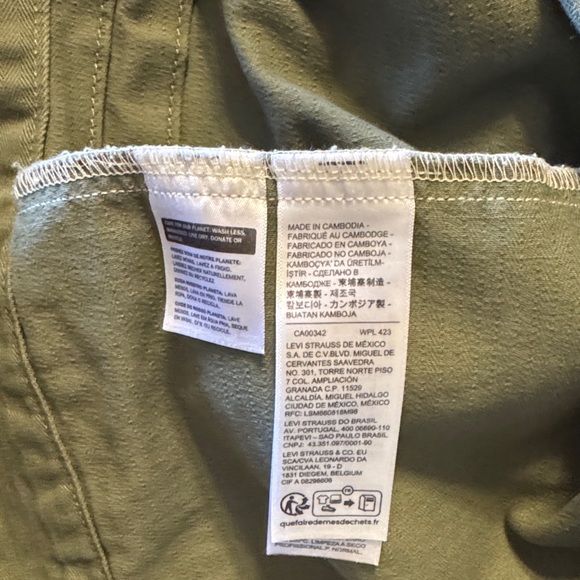 Levi's Premium Men's Sage Green Denim Jacket. Size large - Picture 13 of 15